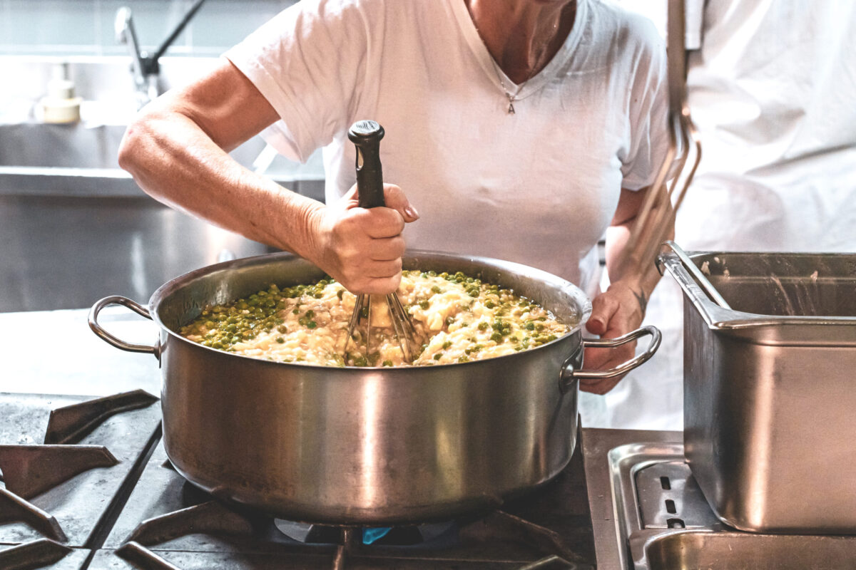 EMMAUS GENOVA - Cooperativa Sociale di Genova che si occupa di inserimento lavorativo di persone svantaggiate, che impiega nei settori della ristorazione, del catering e della cura dell’ambiente